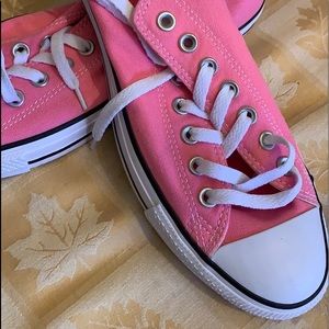 Converse tennis shoes